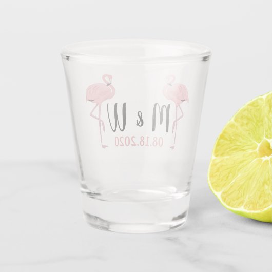Custom Date Monogram Niedlich Fun Pink Flamingoes Schnapsglas (Rückseite)