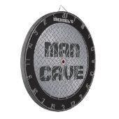 Custom Diamondplate Look Man Höhle Dartboard Dartscheibe (Vorderseite Links)