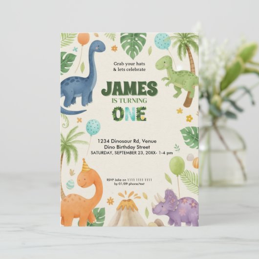 Custom Dino Jungle 1st Birthday Invitation Einladung (Stehend Vorderseite)