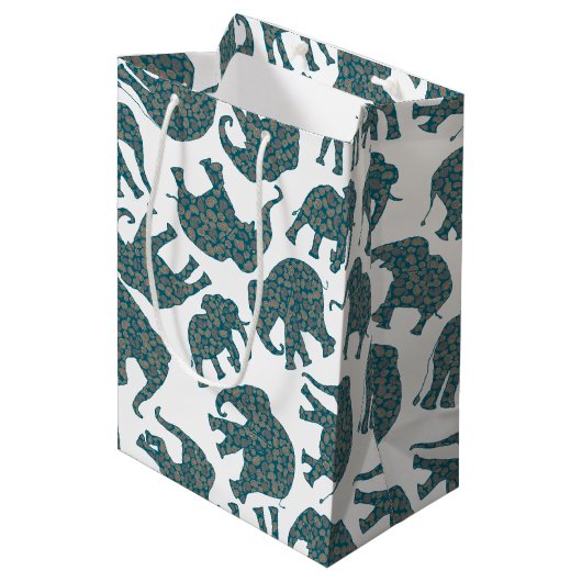 Custom Ditzy Paisley Elephants auf White Gift Bag Mittlere Geschenktüte (Vorderseite Schrägansicht)