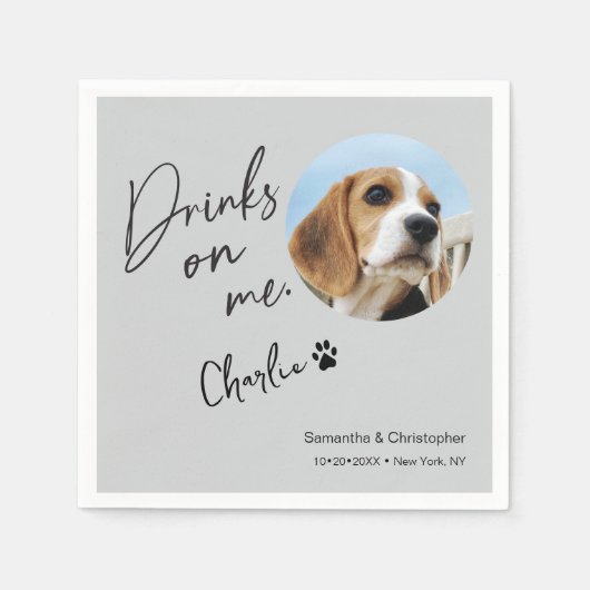 Custom Dog Foto Drinks on Me Fun Wedding Serviette (Vorderseite)
