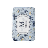 Custom Elegant Blue Bow Floral Monogram Badematte (Vorderseite Vertikal)