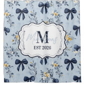 Custom Elegant Blue Bow Floral Monogram Duschvorhang (Vorderseite)