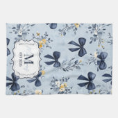 Custom Elegant Blue Bow Floral Monogram Geschirrtuch (Horizontal)