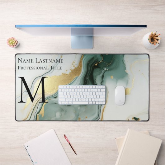 Custom Elegant Monogram Green Gold White Marmor Schreibtischunterlage (Büro 1)