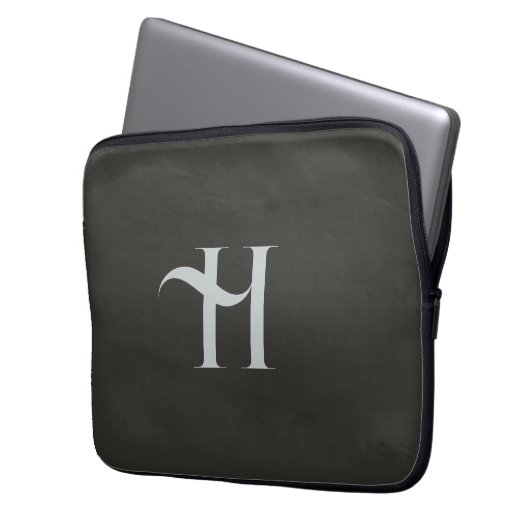 Custom Eleganto Olive Green Initial Typografy Laptopschutzhülle (Vorderseite Links)