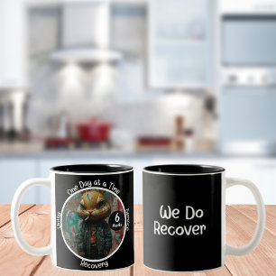 Custom Erholung Milestone Gift - Edgy Street Art Zweifarbige Tasse