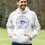 Custom Family Fangreise Blue Lake Fisherman Hoodie<br><div class="desc">Passen Sie diese Familienfischtour für Ihren Vater und Ihre Brüder an,  bevor Sie in diesem Sommer auf dem See fischen gehen. Ein cooles Perwinkle und marineblauer Fischer-Design mit einem offenen Mundbarsch und Ihrem eigenen Text oder Nachnamen.</div>