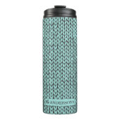 Custom Family Name Candle with Cozy Knit Pattern Thermosbecher (Vorderseite)