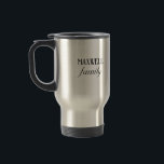 Custom Family Name Chic Moderne schwarze Typografi Reisebecher<br><div class="desc">Diese zweifarbige Tasse hat Ihren Familiennamen in schwarzer, kühner, moderner Typografie. Es hat eine moderne, minimalistische Ästhetik. Genießen Sie Ihr Lieblingsgetränk in dieser schicken Tasse oder lassen Sie es sich einfach an Ihre Familie und Freunde anpassen. Der Schriftart erlaubt zwei verschiedene Ausblicke. Alle Buchstaben sind in allen Kapiteln gleich groß....</div>