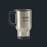 Custom Family Name Chic Moderne schwarze Typografi Reisebecher<br><div class="desc">Diese zweifarbige Tasse hat Ihren Familiennamen in schwarzer, kühner, moderner Typografie. Es hat eine moderne, minimalistische Ästhetik. Genießen Sie Ihr Lieblingsgetränk in dieser schicken Tasse oder lassen Sie es sich einfach an Ihre Familie und Freunde anpassen. Der Schriftart erlaubt zwei verschiedene Ausblicke. Alle Buchstaben sind in allen Kapiteln gleich groß....</div>