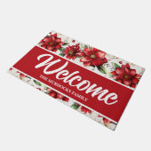 Custom Family Name Monogram Red Flor Christmas Fußmatte (Schrägansicht)