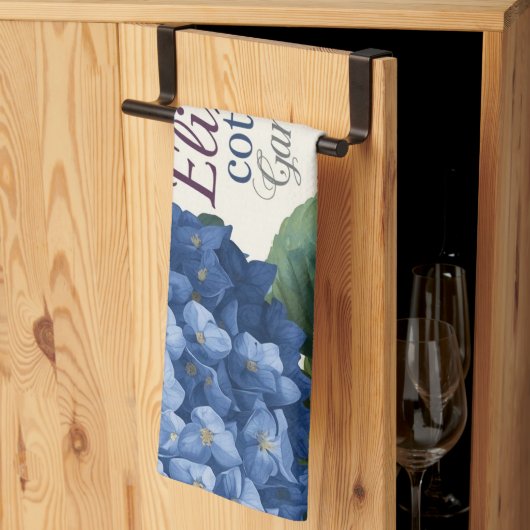 Custom Family Name Watercolor Hydrangea Geschirrtuch (Drittel gefaltet)