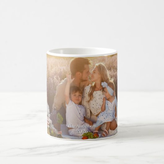 Custom Family Photo – Personalized Last Name  Kaffeetasse (Mittel)