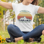 Custom Family Wiedersehen Beautiful Vintag Sunset T-Shirt<br><div class="desc">Schöne Wiedersehen-T - Shirt für eine Herbstveranstaltung mit Cousins,  Tanten,  Onkeln und Großeltern. Bestellen Sie für die ganze Crew die passenden T-Shirts für den Fall mit Ihrem Nachnamen und Jahr in Grün,  um das wunderschöne Vintage Sonnenuntergangsbild über den Bergen und Bäumen. Große personalisierte Gruppen Camping Reise Shirts für alle.</div>