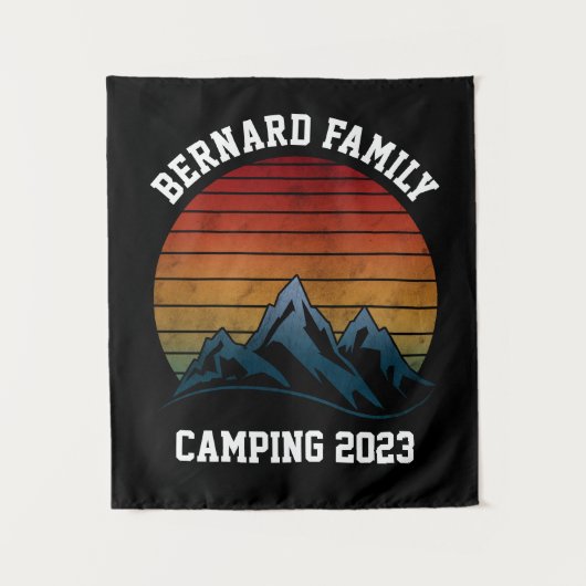 CUSTOM FAMILY WIEDERSEHEN CAMPING SUNSET BERGREISE WANDTEPPICH (Vorderseite)