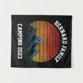 CUSTOM FAMILY WIEDERSEHEN CAMPING SUNSET BERGREISE WANDTEPPICH (Vorderseite (Horizontal))
