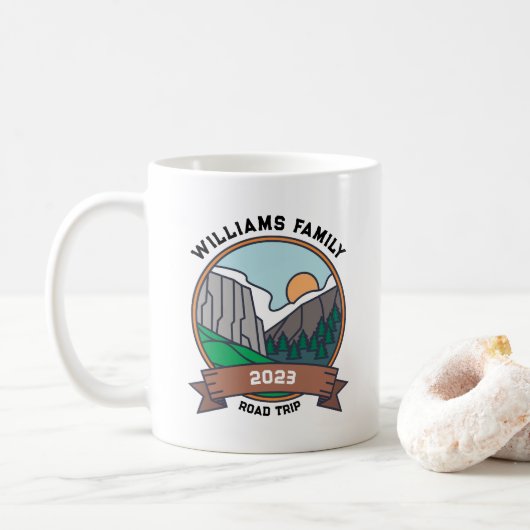 Custom Family Wiedersehen Road Trip Mountain Kaffeetasse (Mit Donut)