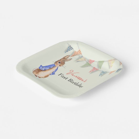 Custom First Birthday Peter der Kaninchenbunte Pappteller (Gewinkelt)