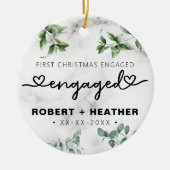 Custom First Christmas Engagement Photo Keepsake Keramik Ornament (Vorne)
