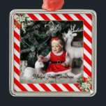 Custom First Christmas Foto Ornament<br><div class="desc">Mit diesem Weihnachtsschmuck aus dem Foto kreieren Sie eine Erinnerung mit einem maßgeschneiderten Foto der ersten Weihnachtszeit Ihres Kindes. Ändern Sie die Platzhalterpic,  platzieren Sie das Foto Ihres Kindes dort und passen Sie das Datum ebenfalls an. Erstellen Sie dauerhafte Erinnerungen für Ihre Familie.</div>