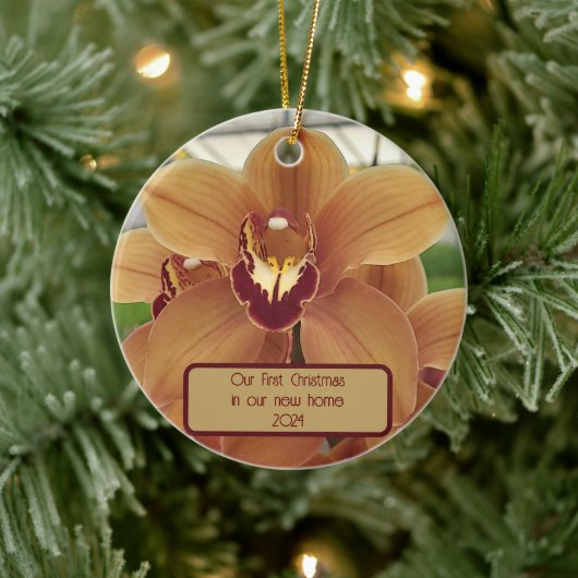 Custom "First Christmas in our new Zuhause" orchid Keramik Ornament (Baum)