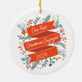 Custom First Christmas Verlobt Festive Red 2024 Keramik Ornament (Hinten)