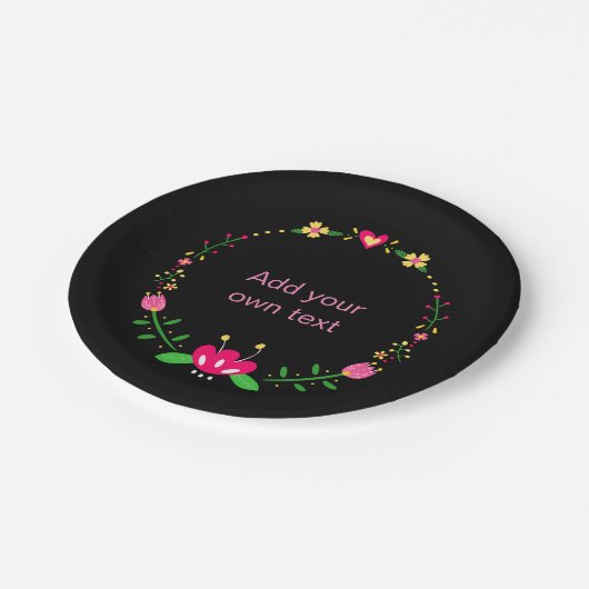 Custom Floral Wreath on Black Pappteller (Schrägansicht)