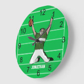 Custom Football Player Touchdown Green und White Große Wanduhr (Winkel)