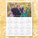 Custom Foto 2025 Kalender Weihnachten Neue Jahre<br><div class="desc">Erstellen Sie Ihre eigenen, personalisierten, wunderschönen eleganten Imitate goldene Drehbuch Typografie Schriftart, einfach schlicht schwarz und weiß, 2025 Volljahr Familie Foto Kalender, Weihnachten / Urlaub / Jahreszeiten / neue Jahre Jahreskalender Grüße Postkarte. Zum Anpassen, einfach in Ihre Grüße und Name / Familienname für die Vorderseite der Karte, fügen Sie Ihre...</div>