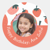 Custom Foto Berry Sweet Strawberry Birthday Party Runder Aufkleber (Vorderseite)