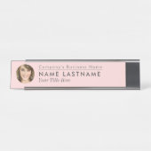 Custom Foto Blush Pink Business Elegante Moderne Schreibtischnamensplakette (Vorderseite )