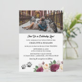 Custom Foto Burgundy Floral Dog Theme Hochzeit Einladung (Stehend Vorderseite)