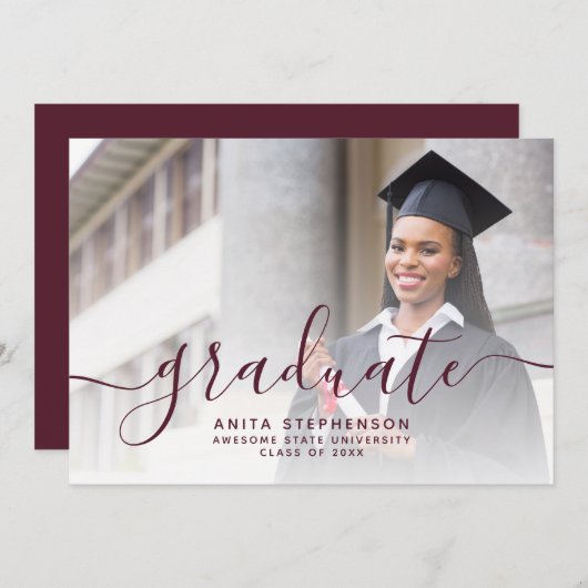 Custom Foto Burgundy Script Graduation Party Einladung (Vorne/Hinten)