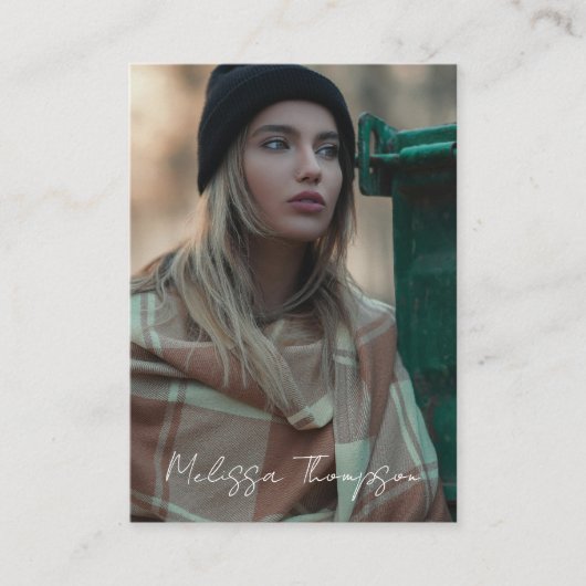 Custom Foto Chic Script Typografy Fotograf Visitenkarte (Vorderseite)