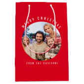 Custom Foto Familienname Frohe Weihnachts Rot Mittlere Geschenktüte (Vorderseite)