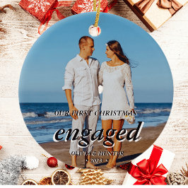 Custom Foto First Christmas Verlobt Black Script Keramik Ornament