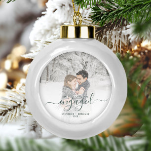 Custom Foto First Christmas Verlobt Green Script Keramik Kugel-Ornament