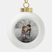 Custom Foto First Christmas Verlobt White Script Keramik Kugel-Ornament (Vorderseite)