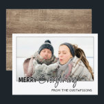 Custom Foto Funny Merry Alles Spaß Text Feiertagskarte<br><div class="desc">Einzigartige,  klassische,  trendige,  hübsche und dekorative Ferienkarte. Niedlich Merry Alles grüßen Text und Raum,  um sich anzupassen oder personalisieren mit einem Foto,  Familiennamen (oder individuelle Namen) und (begrenzte) Nachricht Ihrer Wahl. Mit einem klassischen rustikalen Landhaus Hütte Bauernhaus Stil Barkholz-Holzplanken Muster auf der Rückseite der Karte.</div>