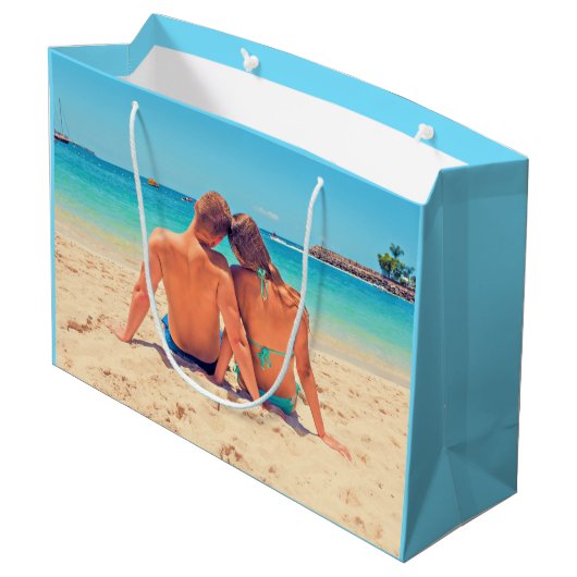 Custom Foto Geschenktasche mit Ihren Lieblings-Fot Große Geschenktüte (Rückseite Schrägansicht)