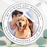 Custom Foto Haustier Hund nur verheiratet Hochzeit Runder Aufkleber<br><div class="desc">Fügen Sie die abschließende Touch zu Ihrem Hund Hochzeitsankündigungen mit diesen maßgeschneiderten Foto,  und personalisiert "My Humans Got Verheiratete Aufkleber. Passen Sie mit Ihrem bevorzugten Foto,  Namen und Datum an. COPYRIGHT © 2020 Judy Burrows,  Black Dog Art - Alle Rechte vorbehalten. Maßgeschneiderter Foto Hund nur verheiratet,  klassischer Rundaufkleber</div>