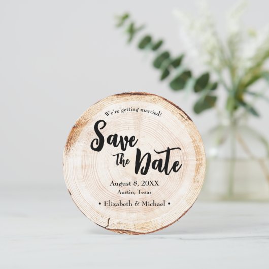 Custom Foto Holz Slice Rustikale Hochzeit einzigar Einladung (Stehend Vorderseite)