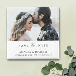 Custom Foto Magnet Save the Date Einladung<br><div class="desc">Diese schlichte Foto-Hochzeit speichern Sie die Datums-Magnet-Vorlage mit einem eleganten, minimalistischen, modernen Design. Es zeigt Ihre Vornamen, Datum und Ort unter Ihrem bevorzugten Foto und eine "Save the Date"-Nachricht in schwarz vermittelt mit einer auffallenden Mischung von zwei verschiedenen Schriftart, mit "the" in einem leichten, fließenden Drehbuch zwischen der Erholung der...</div>
