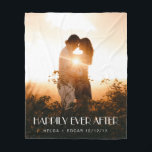 Custom Foto New Weds Wedding Gift Fleecedecke<br><div class="desc">Diese personalisierte Fleecedecke mit dem Foto des Paares und einer modernen Typografie. Gutes Geschenk für frische Weds zu Weihnachten,  Neujahr,  Hochzeitstag und vieles mehr. Sie können diese Decke mit Ihrem Foto,  Namen und dem Hochzeitstermin bearbeiten.</div>