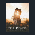 Custom Foto New Weds Wedding Gift Fleecedecke<br><div class="desc">Diese personalisierte Fleecedecke mit dem Foto des Paares und einer modernen Typografie. Gutes Geschenk für frische Weds zu Weihnachten,  Neujahr,  Hochzeitstag und vieles mehr. Sie können diese Decke mit Ihrem Foto,  Namen und dem Hochzeitstermin bearbeiten.</div>