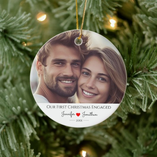 Custom Foto Our First Christmas Verlobt Keramik Ornament (Baum)