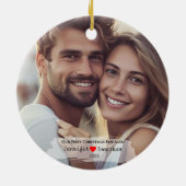 Custom Foto Our First Christmas Verlobt Keramik Ornament (Hinten)