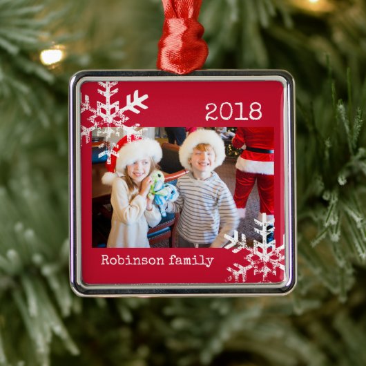 Custom Foto Red Ornament with Snowflakes (Baum)