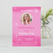 Custom Foto Rosa Hintergrund Geburtstagseinladung Einladung (Stehend Vorderseite)